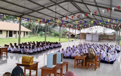 Muhammad Fashli Jalal dan Fina Inayatul Azizah Terpilih sebagai Ketua dan Wakil Ketua OSIS SMP Queen Al-Amin