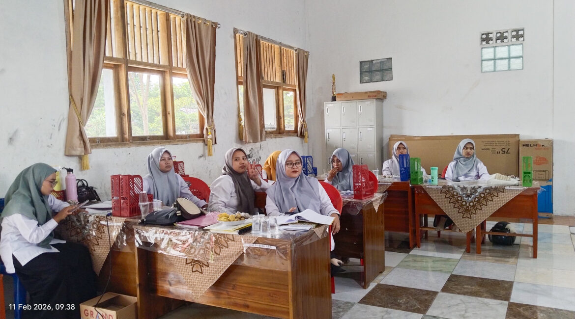 Rapat Evaluasi Bulanan SMP Queen Al Amin: Perkuat Kolaborasi untuk Kemajuan Bersama